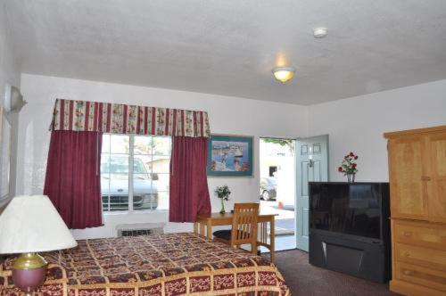 Deluxe King Room interior